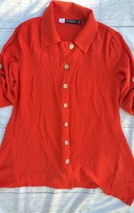 Nina Leonard Red 3/4 sleeve sharkbite hem blouse